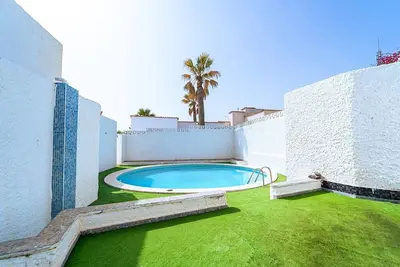Image de Jolie maison de vacances avec piscine extérieure