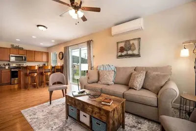 Extended stay available! Bungalow, 2bd, 1ba, Sleeps 6