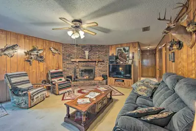 Image de Lake O Pines, Jefferson, Tx - Angler's Cabin!