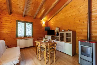Image de Chalet Scoiattolo avec vue sur les montagnes et terrasse
