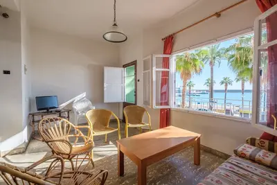 Image de Appartement de vacances 'Apartamento las Palmeras 1' près de la plage avec terrasse.