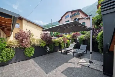 Image de Appartement \"Luxury Lakefront Penthouse\" avec vue sur lac, Wi-Fi et climatisation