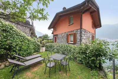Image de Duplex de luxe en bord de lac avec vue sur le lac et Wi-Fi.