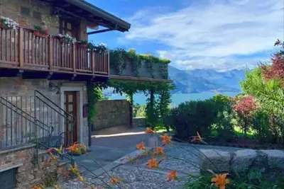 Image de Maison de vacances 'Splendido Cottage Vue sur le Lac' avec Terrasse & Wi-Fi