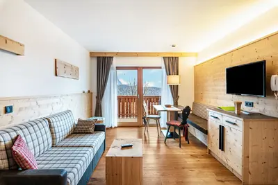 Image de Appartement 'Hatzes App Schlern' avec vue sur les montagnes, balcon et Wi-Fi.