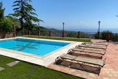 Villa 'Carlotta' avec vue sur la mer, Wi-Fi et climatisation