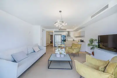 Image de ★Gorgeous Mamilla  2 Br ★ View balcony ★ Parking ★