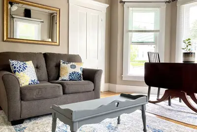 Image de Cute & Cozy-Historic & Vibrant Capitol Downtown-private 2 brm apartment