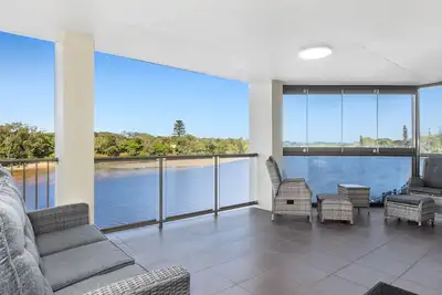 Image de Sunset Waters Creekfront Apartment