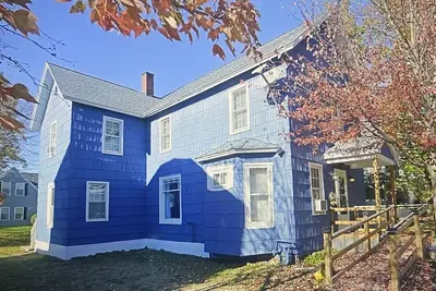 Image de Renovated Home in Heart of Bemus Point, Large Yard-Fire Pit- 3-4 Bedrooms