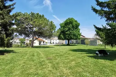 Image de Propriété avec piscine et parc et vue magnifique sur un lac