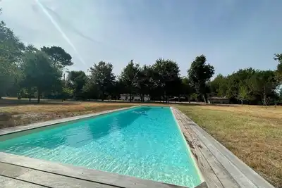Image de Relais De Chasse Au Milieu D Un Airial