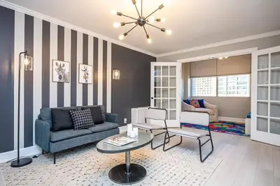 Image de Upgraded Historic Condo Near Atl Attractions