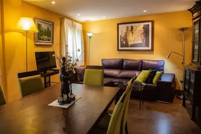 Image de 3 Bedroom Duplex Apartment - Free Parking