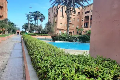 Image de Charmente appartement avec piscine à 5 minutes de la plage!