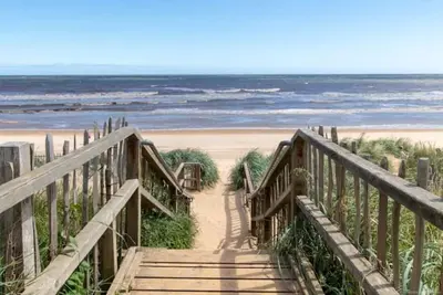 Image de Beach house 200m to beach. Stylish, Modern Sleeps 6. Suit Summer or Winter break<br>