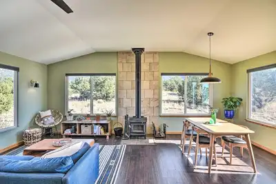 Image de Serene 2-Bed Crestone Cabin • Mountain Views • Modern Comforts • Dog-Friendly