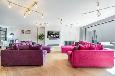 Image de Stunning Two Bed Penthouse - Large Private Terrace - Parking