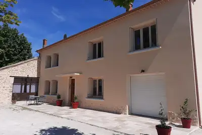 Image de Mas provençal au cœur du vignoble