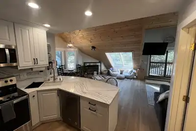 Image de The Shred Chalet, Walk to Lifts and Ski-in!