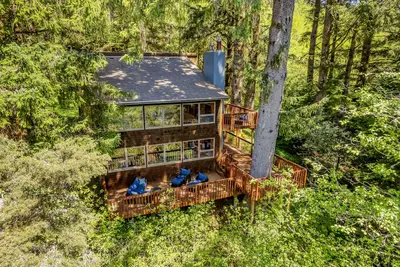 Image de Classic woodland home with gorgeous setting, great deck - 2 dogs Ok