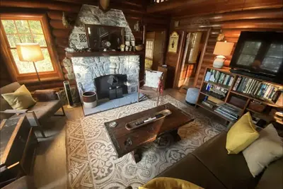 Gorgeous Catskills Log Cabin