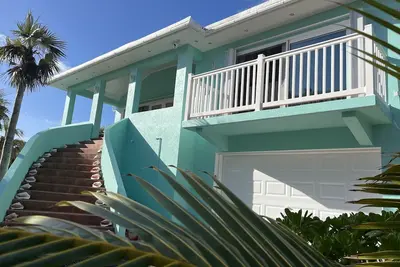 Image de Ocean Breeze, steps to the beach! Generator, Starlink internet, filtered water.