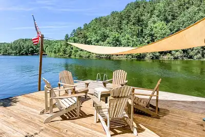 Image de Get off-grid at lakefront Cabin at Sawmill Branch