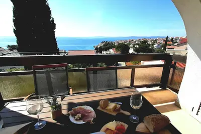 Image de Apartment With sea View From the bed and Balcony! Trogir Near Split