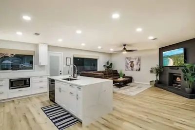 Image de Luxe Family Home | Sleeps 7 | South Austin!