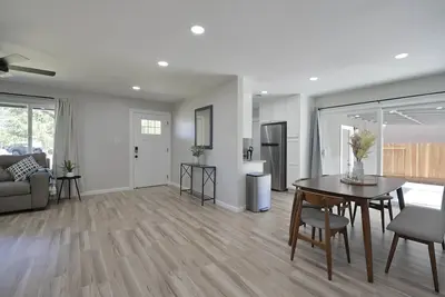 Image de Wonderful 3 Bedroom 2 bath with lots of parking