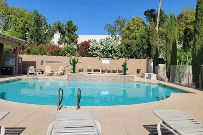 Image de Luxury condo on golf course 2/2. 5 utilities included up to $200