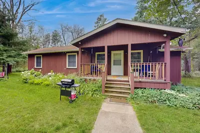 Image de Dog-friendly home near Petenwell Lake - gas grill & outdoor dining area