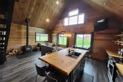 Image de Cozy Waterfront Cabin on 20 Acres!