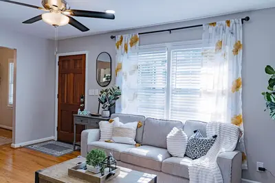 Image de Lovely & Cozy Home - Near Marietta Square & Truist Park!