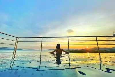 Image de Rooftop Swimming Pool with Seaview Apartment
