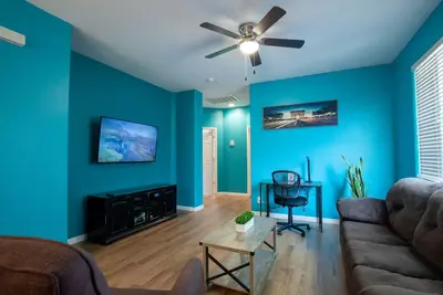 Image de Deluxe Condo with King Size Bed