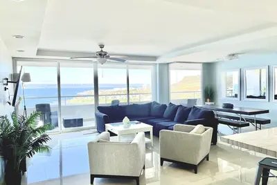 Image de Oceanfront Condo w/ Pool & Steps to Sandy Beach & Mins to Downtown