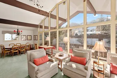 Image de 118 E. Bleeker St. Upper level | Condo in Duplex with Private Deck