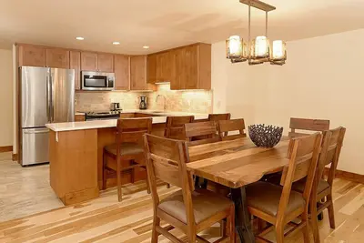 Image de 700 Monarch 205 | Deluxe Condo with Private Deck & Mountain Views Located 1 Block to Ski Lift