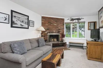 Image de Alpenblick 1 | Three Level Townhouse with Fireplace, Private Balcony, and Great Location