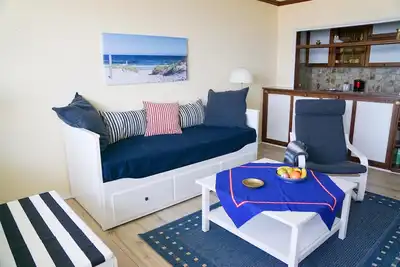 Image de Vacation apartment with maritime furnishings, sea view and swimming pool