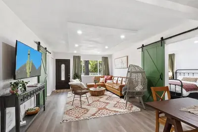 Image de Modern Family Home | Rooftop Patio | Game Room