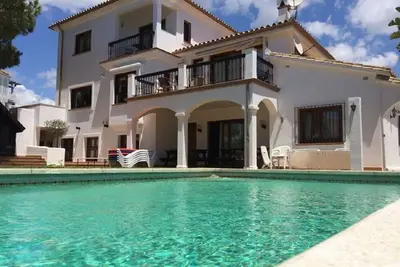 Image de Stunning 7-Bedroom Beachside Villa in Marbella
