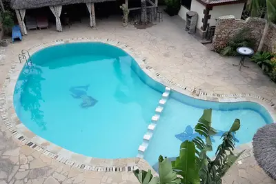 Coastal 1 bedroom apartment with Pool and Ac only 7mins walk to the beach