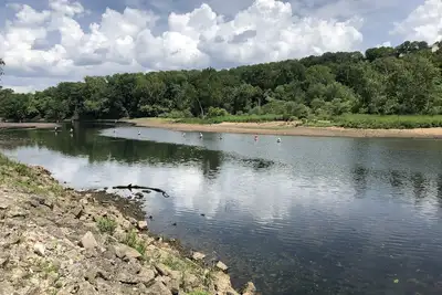 Image de Coachman 3b. \nBeautiful 1-Bedroom Cabin in Wooded Area