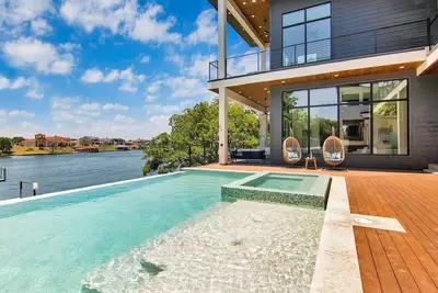 Image de Lake Lbj Luxury Retreat-Pool, Hot Tub, Dock, Slide