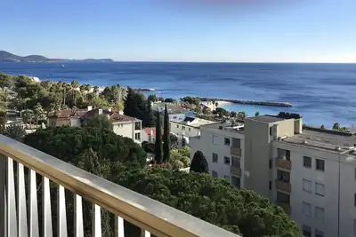 Image de Panorama exceptionnel sur la rade de Toulon. Piscine privée, plages et commerces