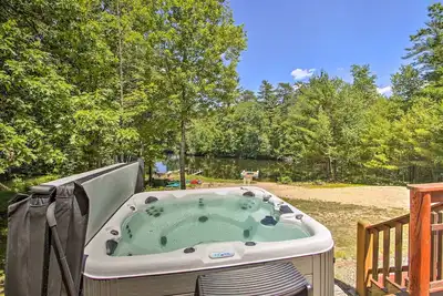 Image de Lakefront Log Cabin w/ Beach, Hot Tub, & Fire Pit