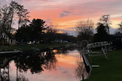 Image de Winter Lake Views | Hot Tub Under the Stars